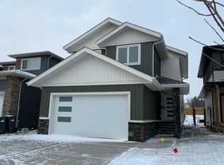 117 E Crestview Blvd, Sylvan Lake, AB T4S0V8