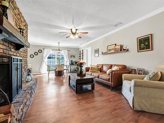 4th image of 5024 Gramont Ave