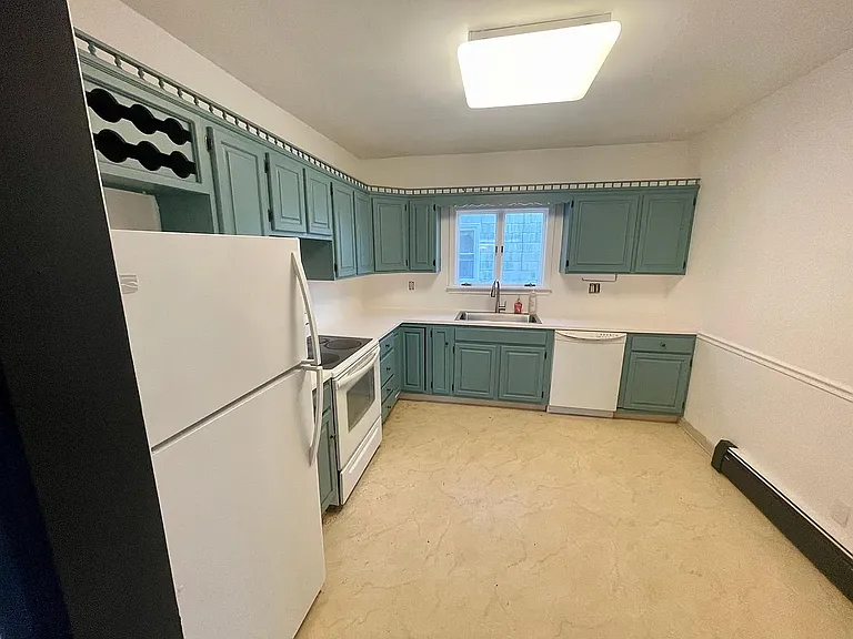63 Read Ave #2 — Photo 4
