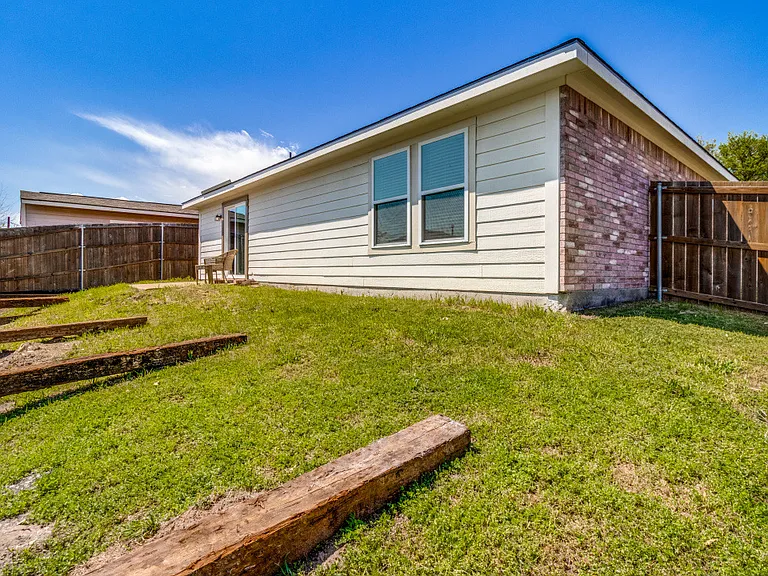 1721 Southridge Ln — Photo 21