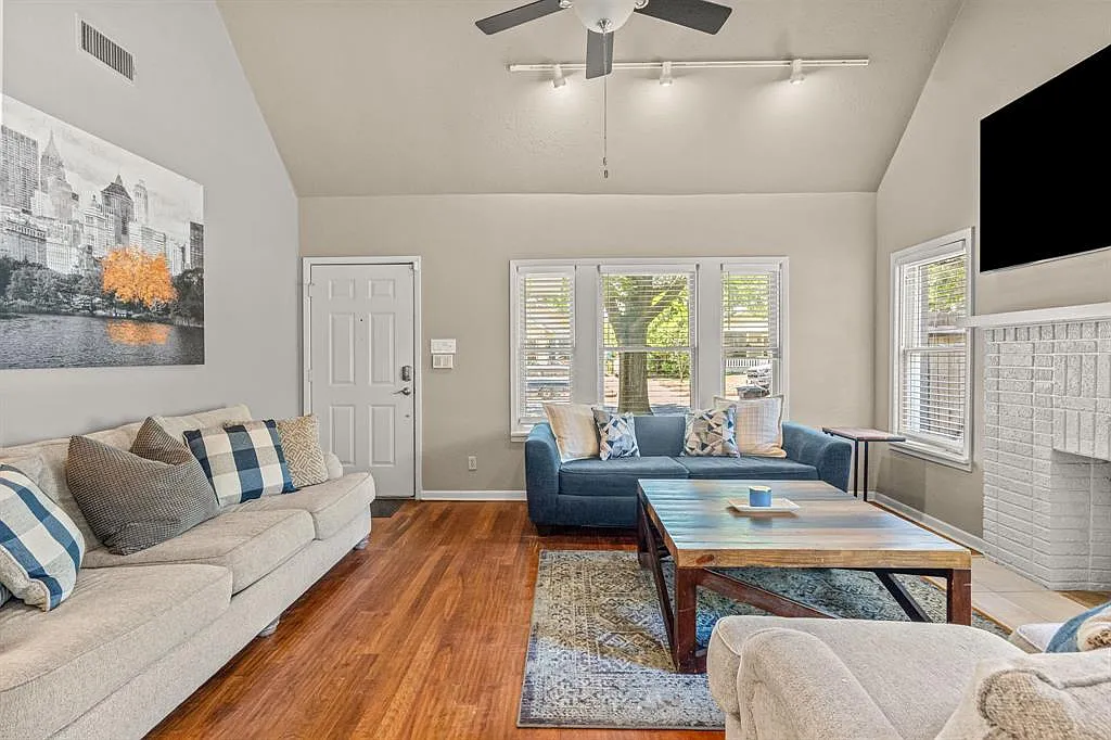 4 bed, 1960 sqft, $5,600 — Photo 4