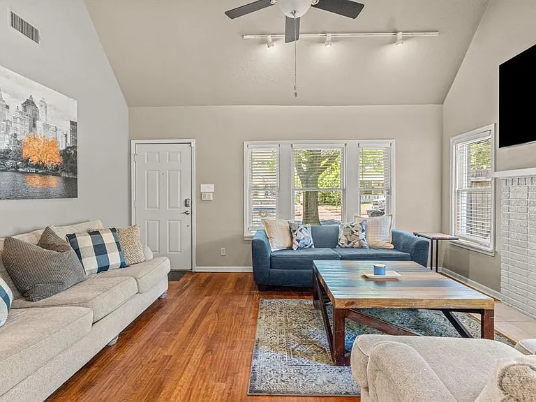 3141 Wabash Ave — Photo 4