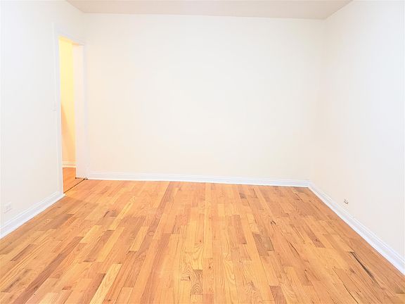 4th image of 911 McLean Ave APT B2
