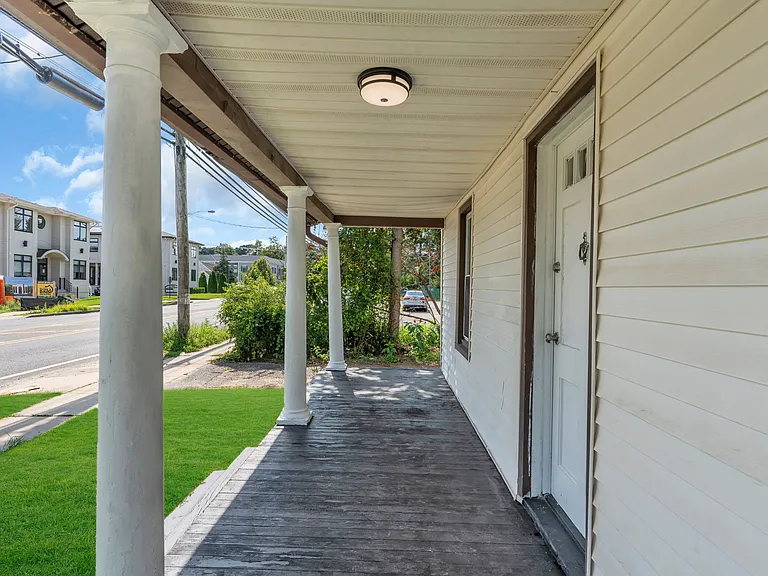 939 E County Line Rd — Photo 18