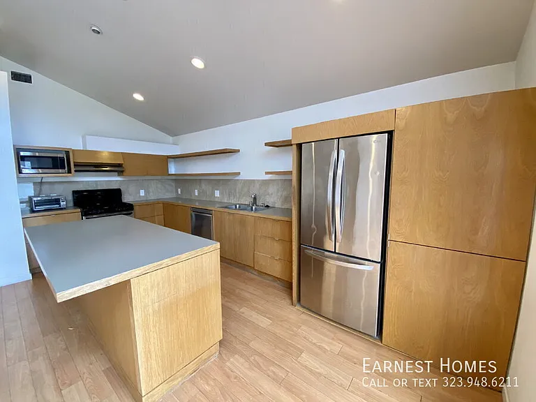 2577 S Bundy Dr — Photo 6