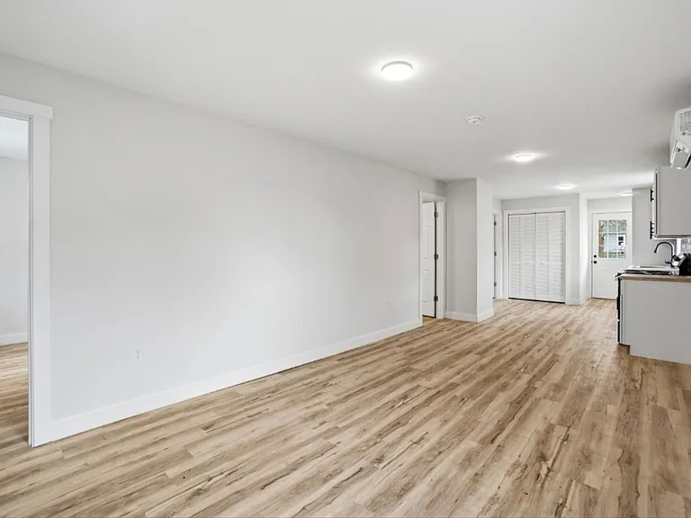 913 W Virginia Ave — Photo 6
