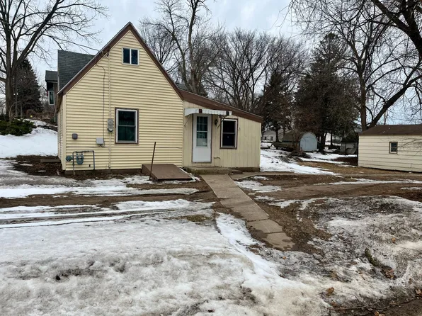 110 2nd St SW, Glenville, MN 56036