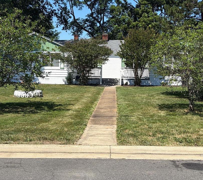 1st image of 107 Washington St NE
