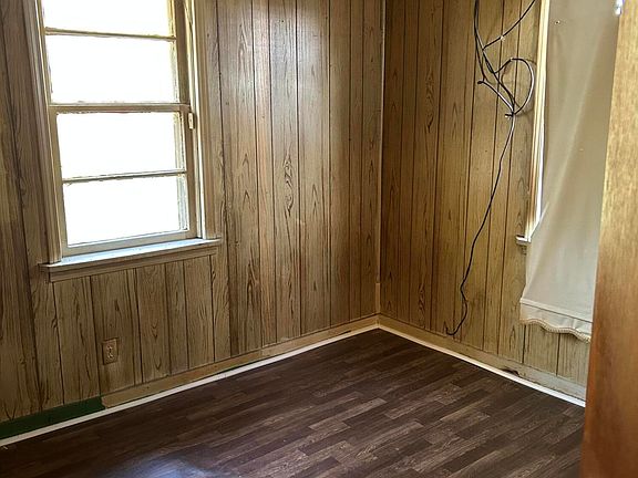 3rd image of 416 Red And White St