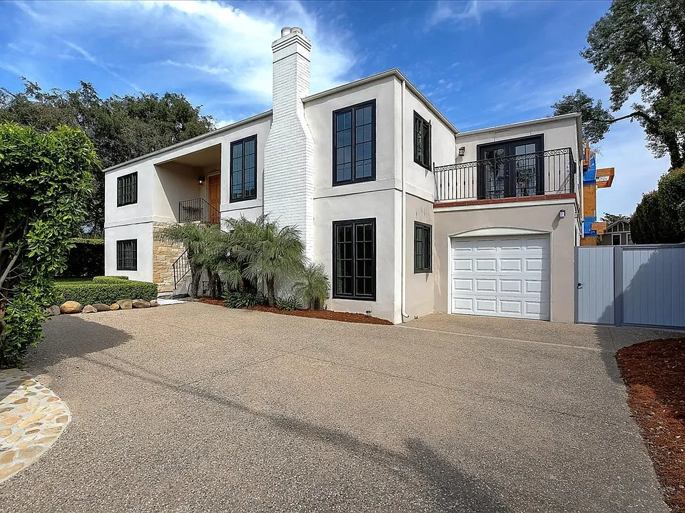 Bottom Unit Driveway to front of the house
