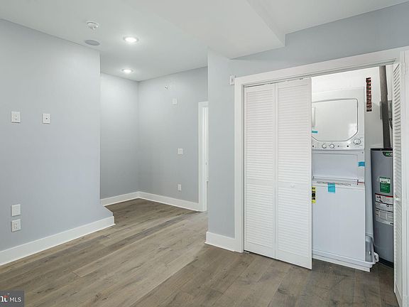 4th image of 1521 Carpenter St #3