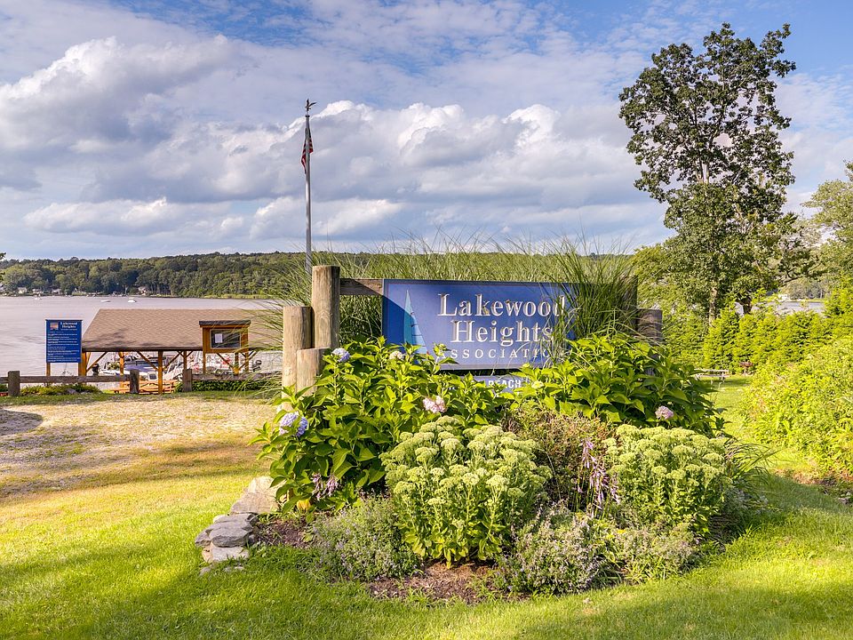 1st image of 44 Lakewood Dr #1