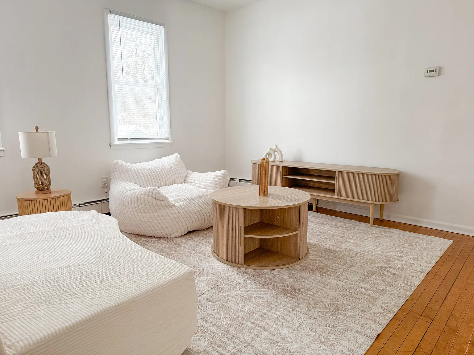 3 bed, 1200 sqft, $1,700 — Photo 2