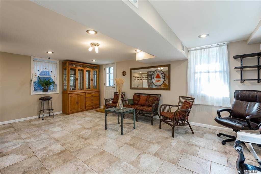 2 Bed 1 Bath Property, New York • 1,584 Sq Ft