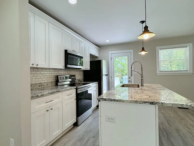 608 Burlington Ave — Photo 6