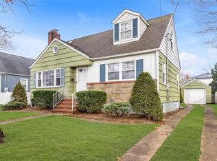 205 E Dover St, Valley Stream, NY 11580
