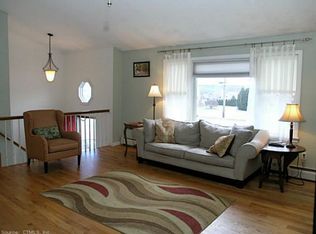 83 E St S, Suffield, CT 06078