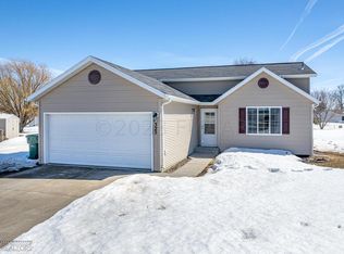 323 Meridian Cir, Mapleton, ND 58059