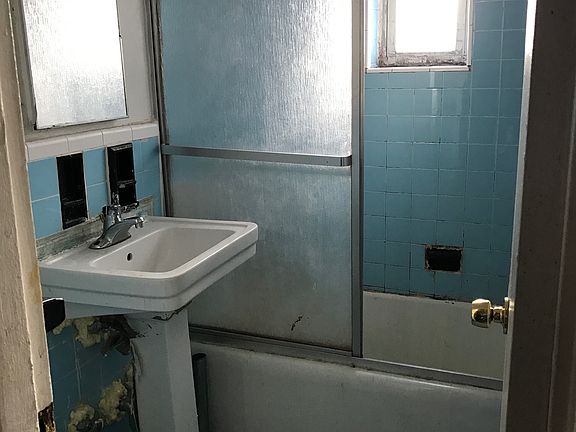 4th image of 4245 Kissena Blvd APT 6W