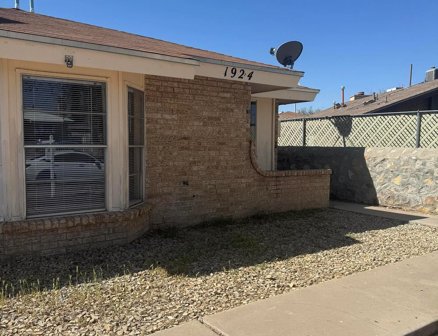 3 bed, 1.5 bath, 1144 sqft, $1,295 — Photo 1