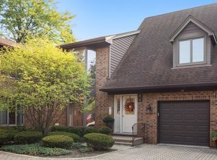 18 Kings Ct #18, Westchester, IL 60154