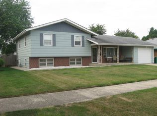 611 E 2nd St, Lockport, IL 60441