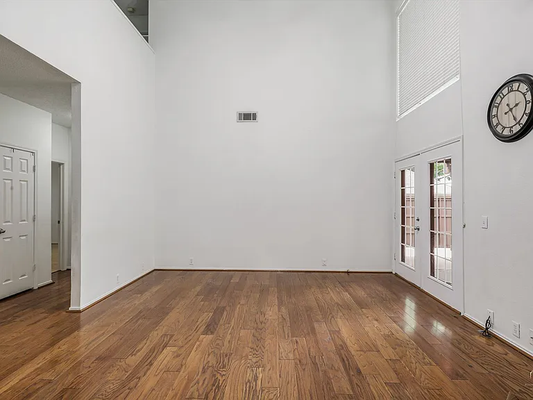 7611 Cordova Dr — Photo 9