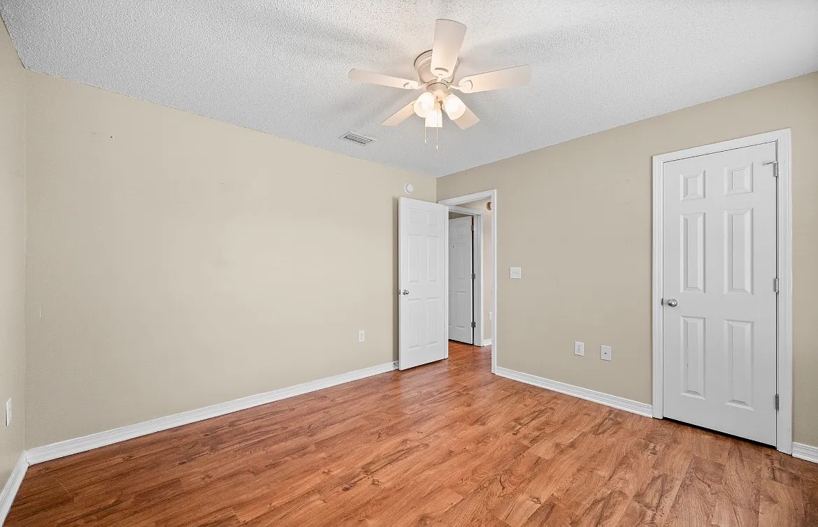 3 bed, 1440 sqft, $950 — Photo 2