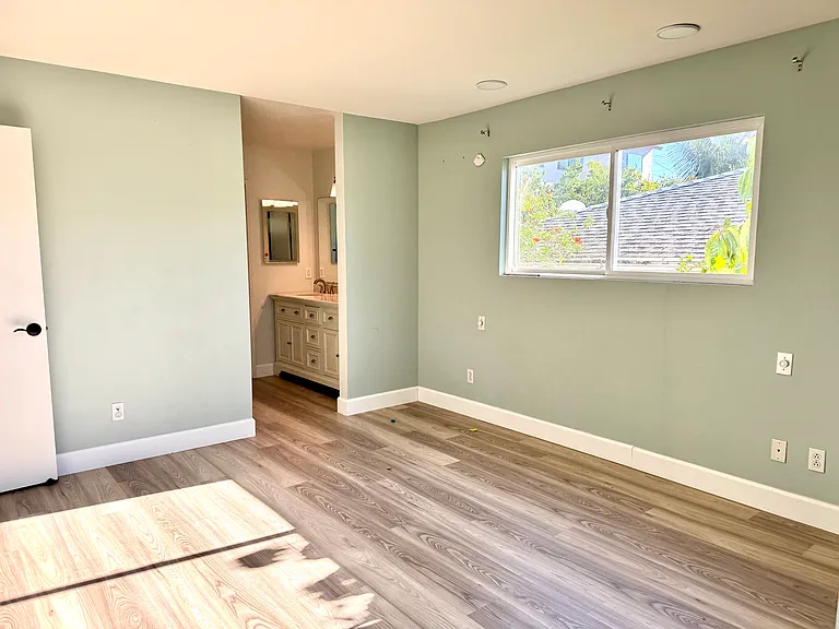 4578 Narragansett Ave — Photo 31