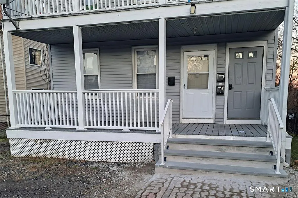 3 bed, 1.0 bath, 3579 sqft, $1,750 — Photo 1