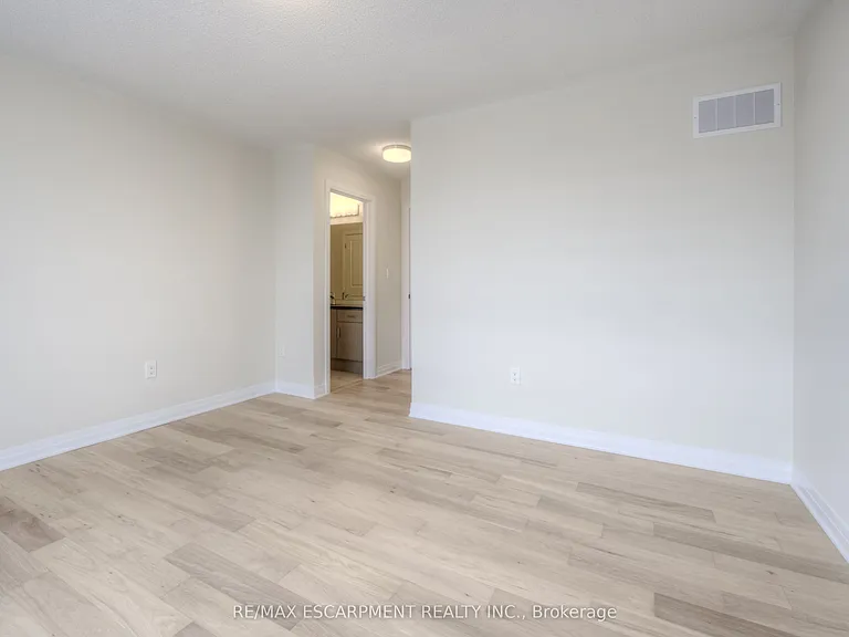 104 Settlers Rd E — Photo 33