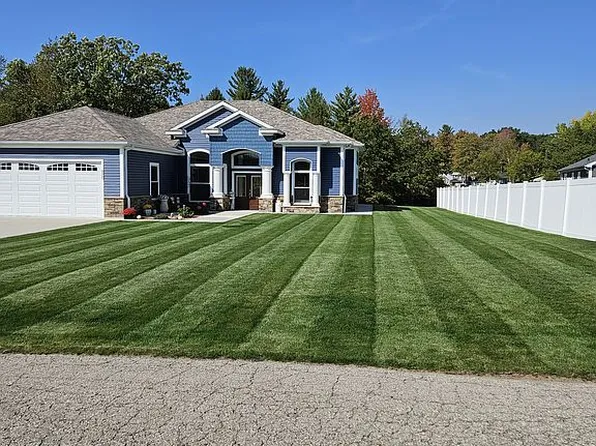 865 E Shoreline Dr, Hope, MI 48628