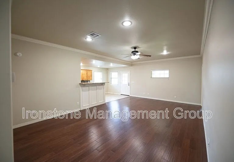 120 W Dogwood St — Photo 4