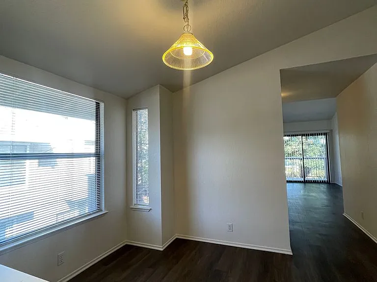 720 Sunrise Ave — Photo 8