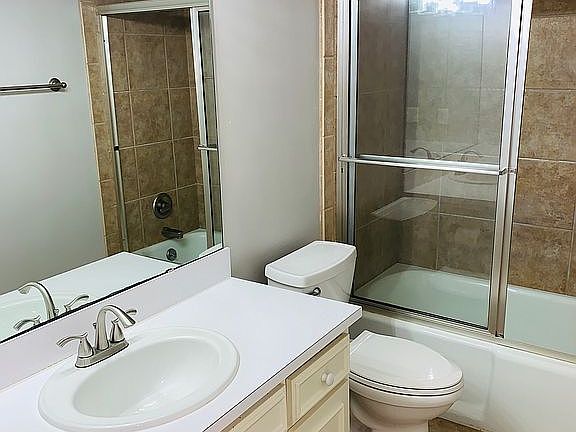 Hallway Full Bath with Tub