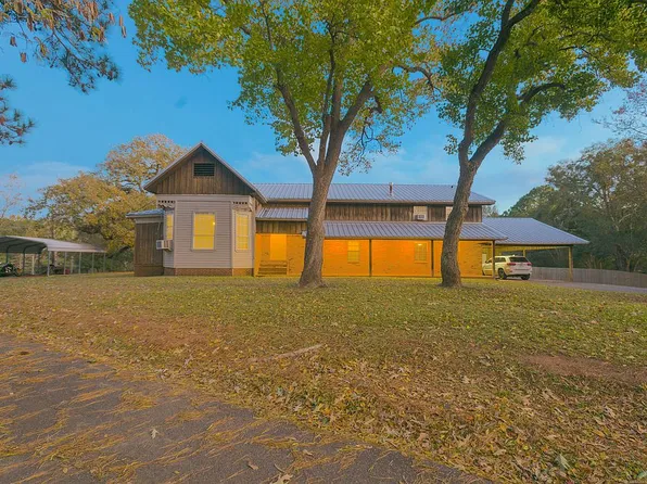 352 Gingerbread Ln, Chireno, TX 75937