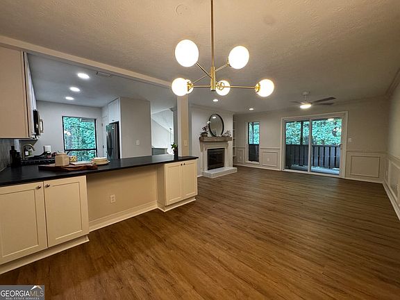2nd image of 804 Woodcliff Dr