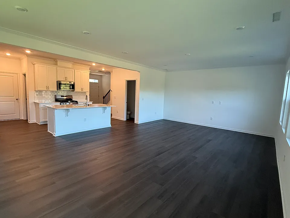 1009 Yellow Leaf Ln