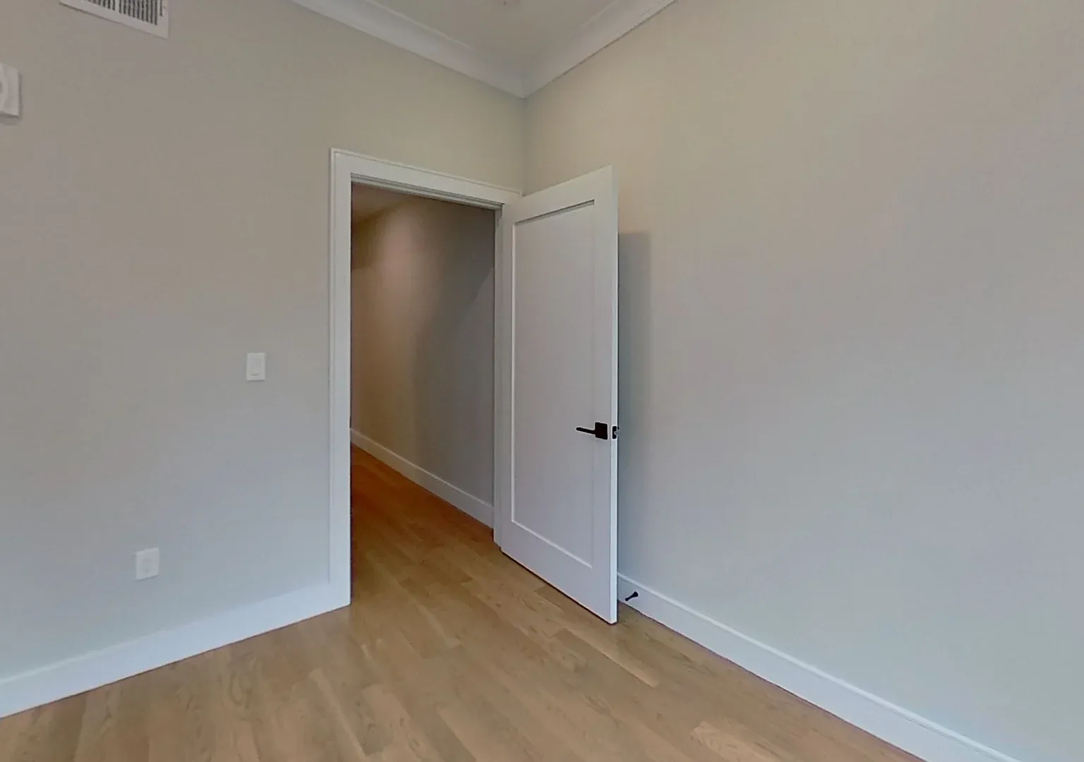 2 bed, 860 sqft, $3,895 — Photo 4
