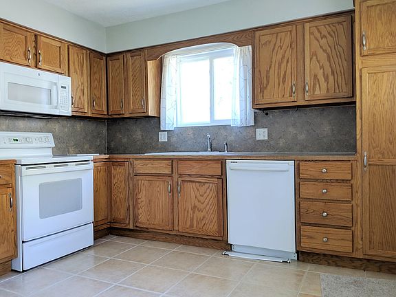 5th image of 7512 Park View Blvd