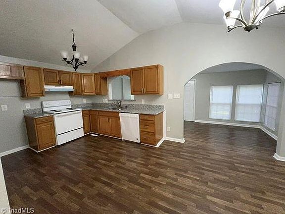 2nd image of 2403 Shelia Dr