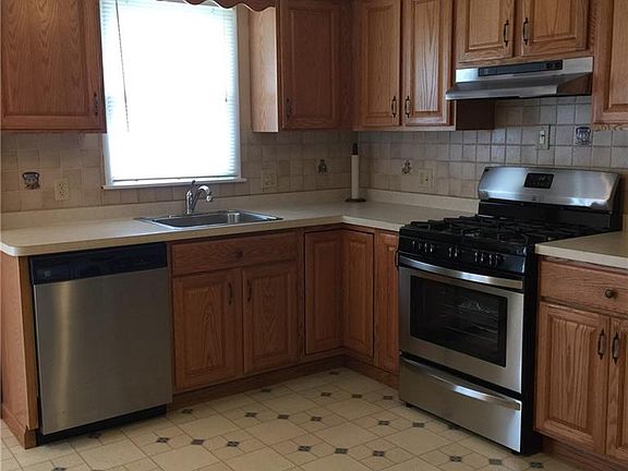 4th image of 354 Abbington Ave
