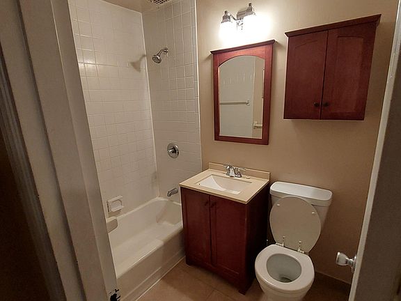 3rd image of 830 Howard Ave APT 1G