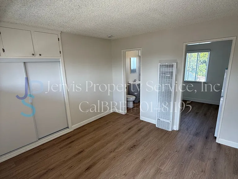 4610 E 52nd Dr #4 — Photo 3