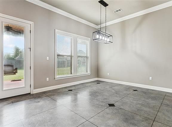 5th image of 40186 Crestwood Ln