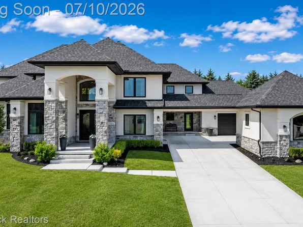10464 Stoney Point Dr, South Lyon, MI 48178
