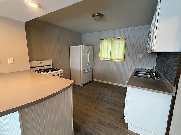 2nd image of 21 Salem St #2