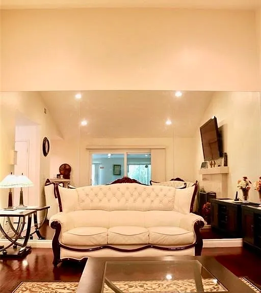 10638 Balcom Ave — Photo 3