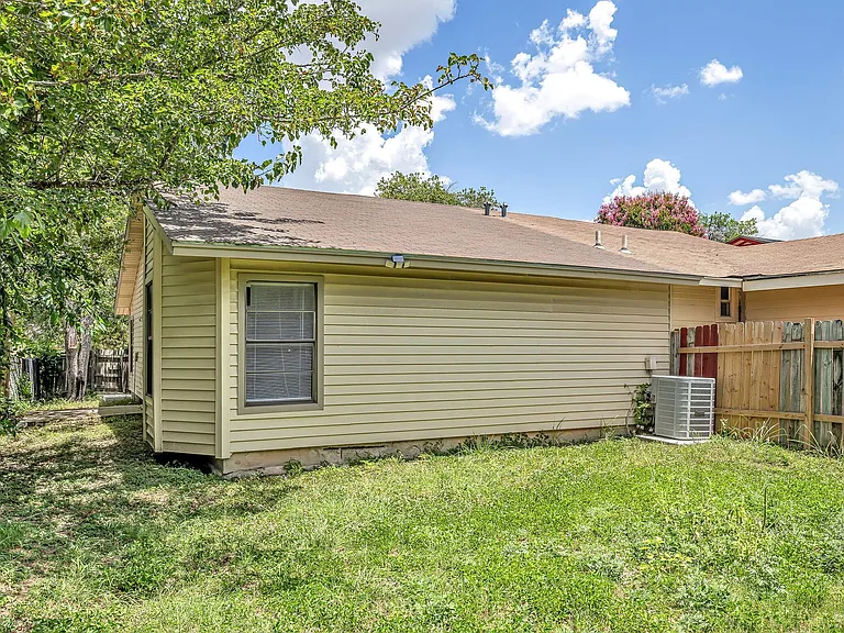 1325 Bayou Dr — Photo 4