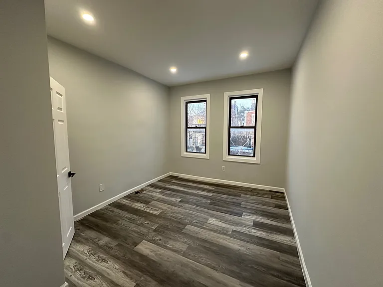 1141 Herbert St — Photo 13